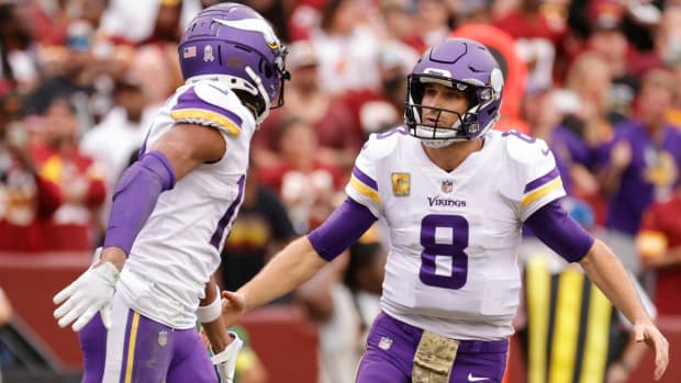 Kirk Cousins celebrates a touchdown with Justin Jefferson.